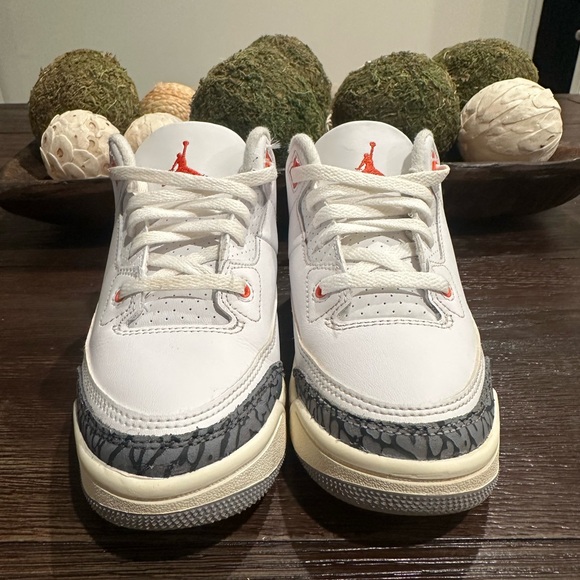Air Jordan Retro 3 Sneakers - Picture 3 of 12